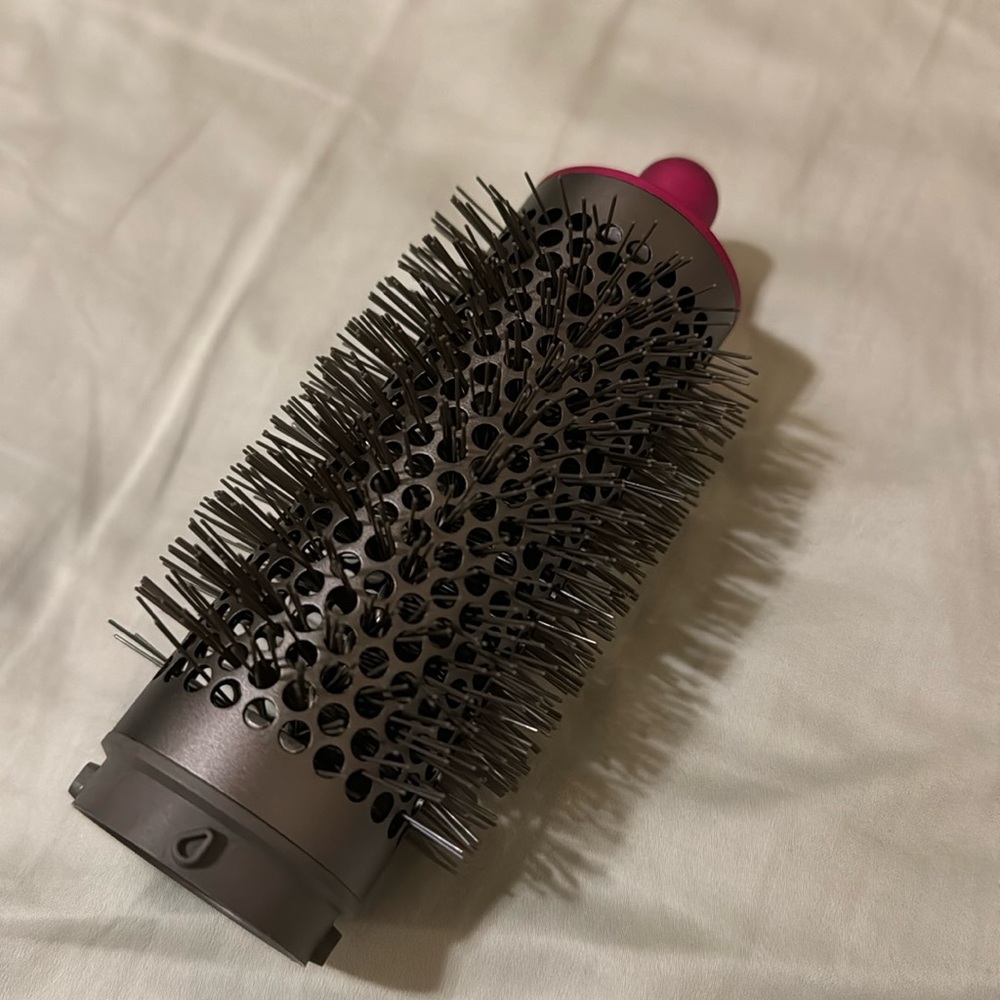 [NEW] Dyson Round Volumizing Brush